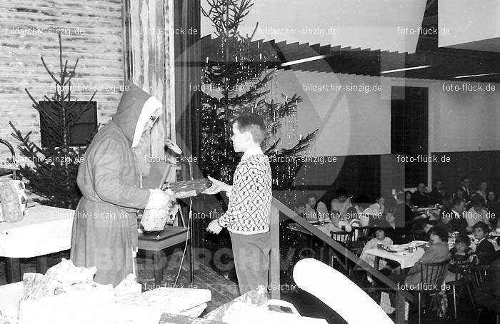 Weihnachtsfeier für die Kinder der Beschäftigten der Firma Agrob 1968: WHFRKNBSFRGR-002920