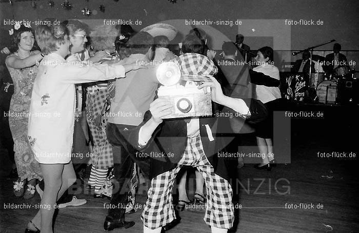 Närrische Buben 1970 im Helenensaal: NRBBHL-003216