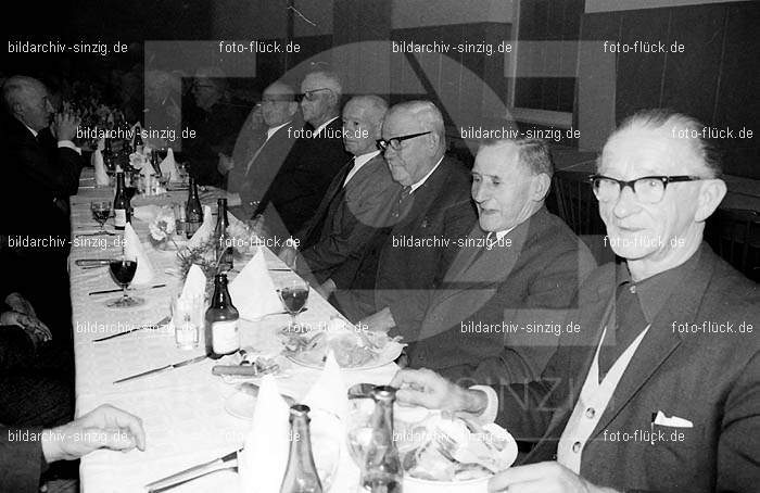 AGROB Sinzig Rentnertreff 1968 im Helenensaal: GRSNRNHL-003378