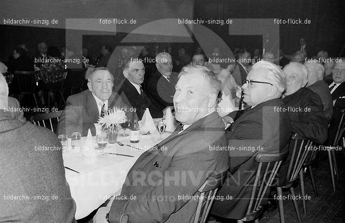 AGROB Sinzig Rentnertreff 1968 im Helenensaal: GRSNRNHL-003382