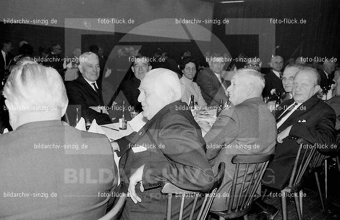 AGROB Sinzig Rentnertreff 1968 im Helenensaal: GRSNRNHL-003383