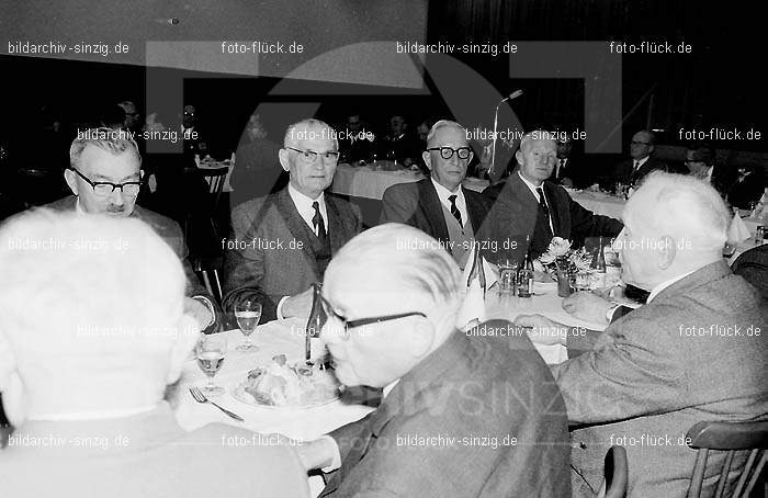 AGROB Sinzig Rentnertreff 1968 im Helenensaal: GRSNRNHL-003385