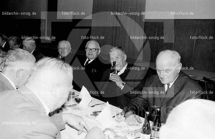 AGROB Sinzig Rentnertreff 1968 im Helenensaal: GRSNRNHL-003389