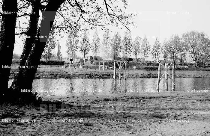 Barbarossabrücke -Bau der Holzbrücke am Sportplatz in Sinzig: BRBHLSPSN-003425