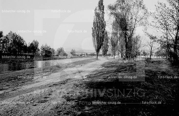 Barbarossabrücke -Bau der Holzbrücke am Sportplatz in Sinzig: BRBHLSPSN-003428