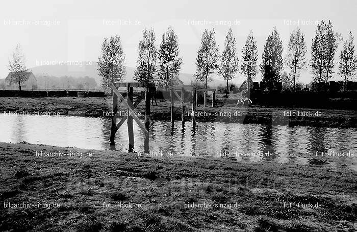 Barbarossabrücke -Bau der Holzbrücke am Sportplatz in Sinzig: BRBHLSPSN-003429