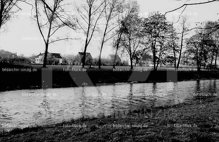 Barbarossabrücke -Bau der Holzbrücke am Sportplatz in Sinzig: BRBHLSPSN-003430