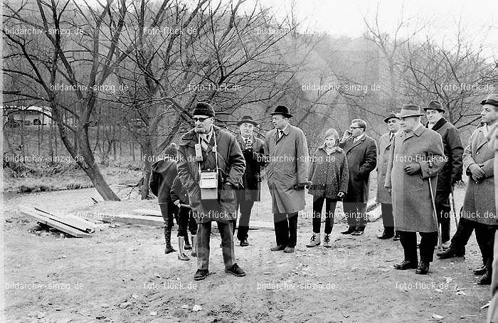 Barbarossabrücke -Bau der Holzbrücke am Sportplatz in Sinzig: BRBHLSPSN-003432