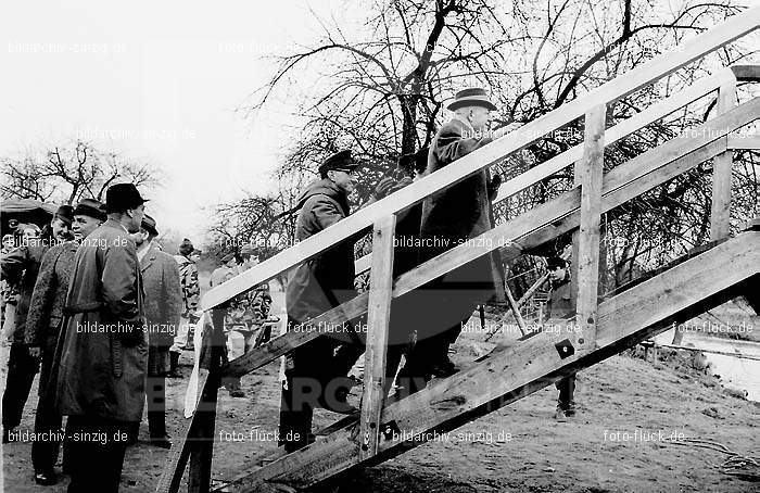 Barbarossabrücke -Bau der Holzbrücke am Sportplatz in Sinzig: BRBHLSPSN-003436