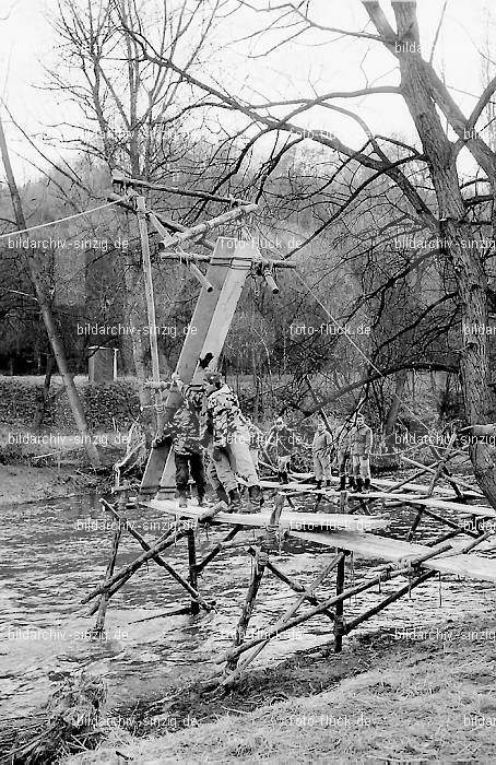 Barbarossabrücke -Bau der Holzbrücke am Sportplatz in Sinzig: BRBHLSPSN-003440