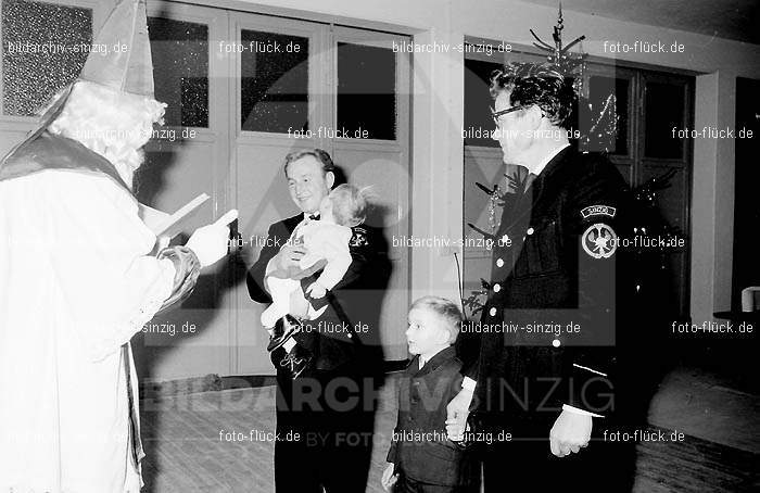Nikolausfeier im Gerätehaus der Freiwilligen Feuerwehr Sinzig 1968: NKGRFRFRSN-003573