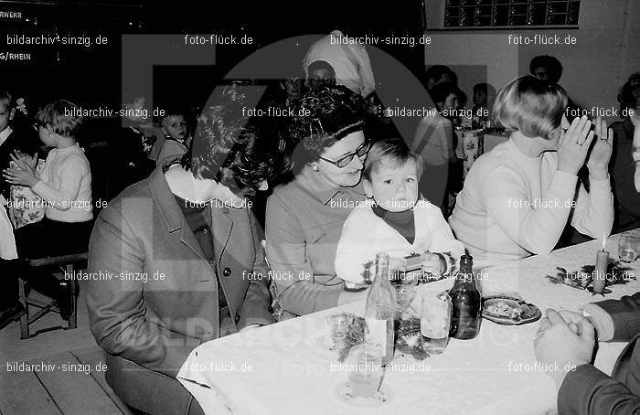 Nikolausfeier im Gerätehaus der Freiwilligen Feuerwehr Sinzig 1968: NKGRFRFRSN-003593