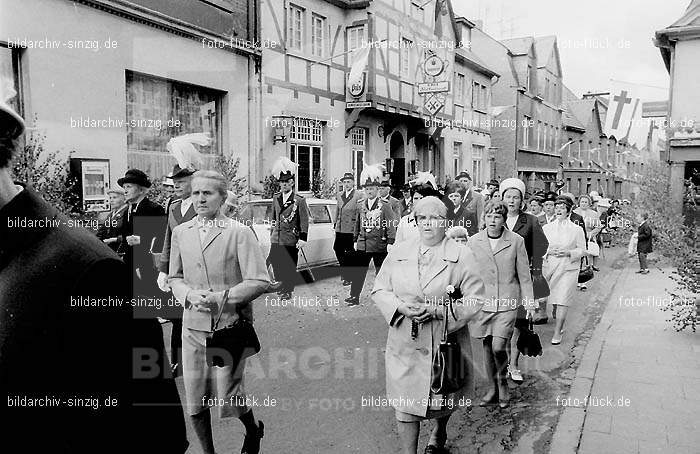 Frohnleichnamsprozession 1965-1966-1967 in Sinzig: FRSN-003757