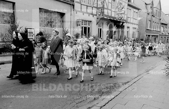 Frohnleichnamsprozession 1965-1966-1967 in Sinzig: FRSN-003758