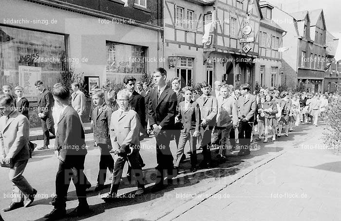 Frohnleichnamsprozession 1965-1966-1967 in Sinzig: FRSN-003924