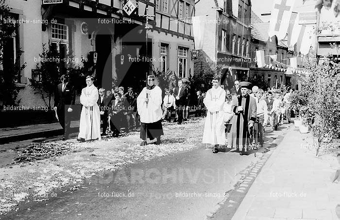 Frohnleichnamsprozession 1965-1966-1967 in Sinzig: FRSN-003957