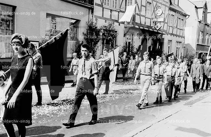 Frohnleichnamsprozession 1965-1966-1967 in Sinzig: FRSN-003964