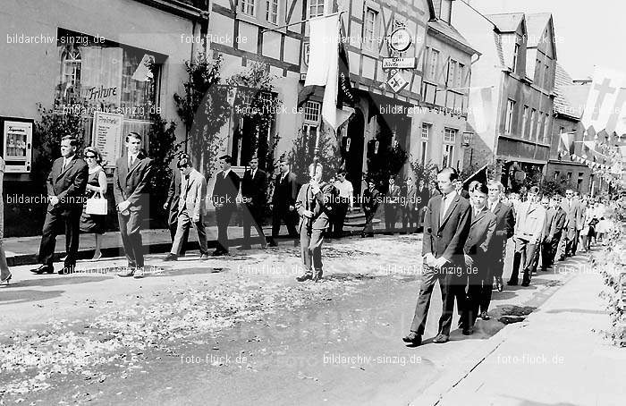 Frohnleichnamsprozession 1965-1966-1967 in Sinzig: FRSN-003965