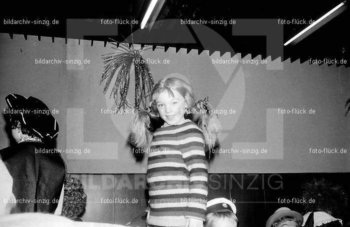 1972 Kinderkarneval des TV 08 ( Turnverein ) in Sinzig: KNTVTR-003996