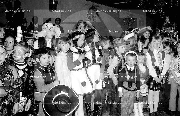 1972 Kinderkarneval des TV 08 ( Turnverein ) in Sinzig: KNTVTR-004001