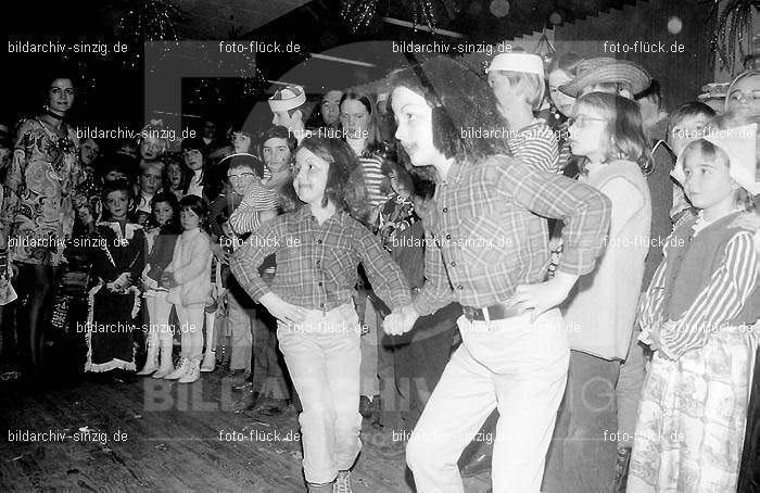 1972 Kinderkarneval des TV 08 ( Turnverein ) in Sinzig: KNTVTR-004002