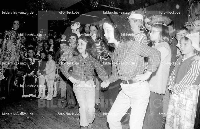 1972 Kinderkarneval des TV 08 ( Turnverein ) in Sinzig: KNTVTR-004002