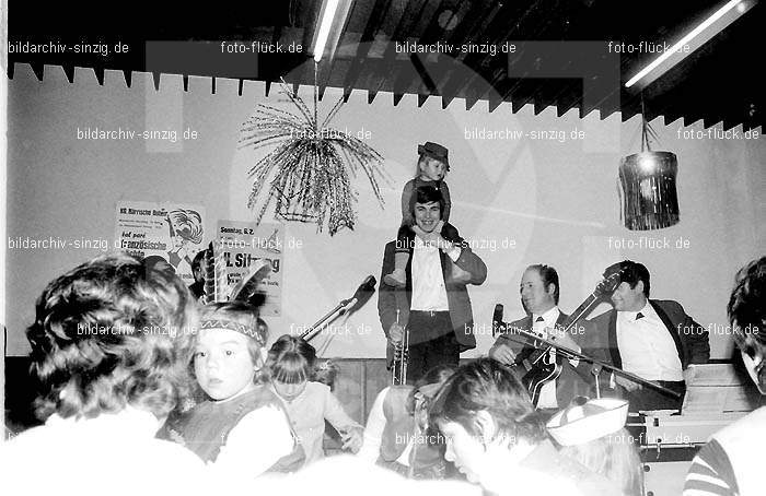 1972 Kinderkarneval des TV 08 ( Turnverein ) in Sinzig: KNTVTR-004005