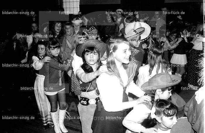 1972 Kinderkarneval des TV 08 ( Turnverein ) in Sinzig: KNTVTR-004008