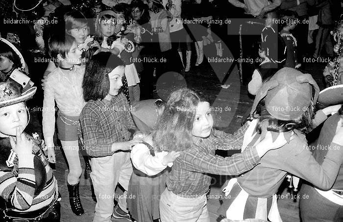 1972 Kinderkarneval des TV 08 ( Turnverein ) in Sinzig: KNTVTR-004010