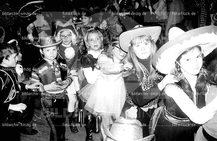 1972 Kinderkarneval des TV 08 ( Turnverein ) in Sinzig: KNTVTR-004011