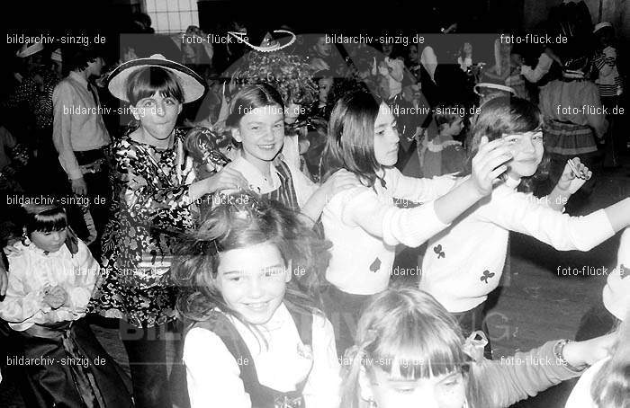 1972 Kinderkarneval des TV 08 ( Turnverein ) in Sinzig: KNTVTR-004013