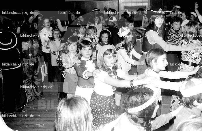 1972 Kinderkarneval des TV 08 ( Turnverein ) in Sinzig: KNTVTR-004014