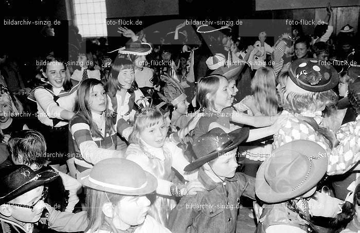1972 Kinderkarneval des TV 08 ( Turnverein ) in Sinzig: KNTVTR-004016
