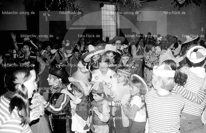 1972 Kinderkarneval des TV 08 ( Turnverein ) in Sinzig: KNTVTR-004019