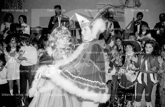 1972 Kinderkarneval des TV 08 ( Turnverein ) in Sinzig: KNTVTR-004022