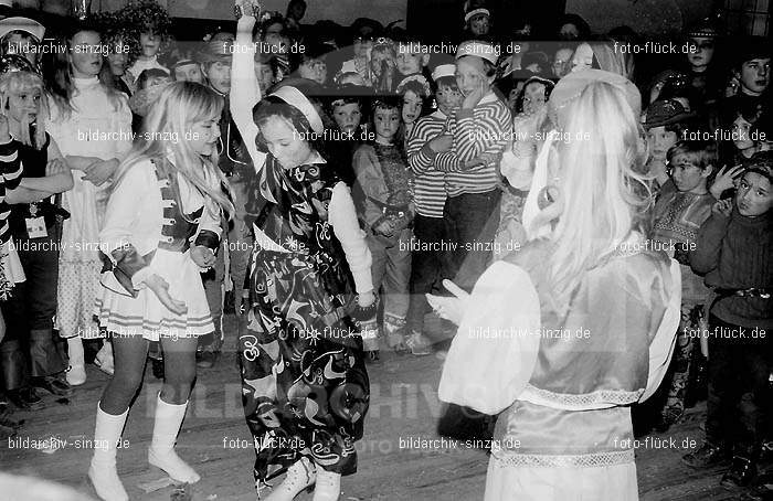 1972 Kinderkarneval des TV 08 ( Turnverein ) in Sinzig: KNTVTR-004025