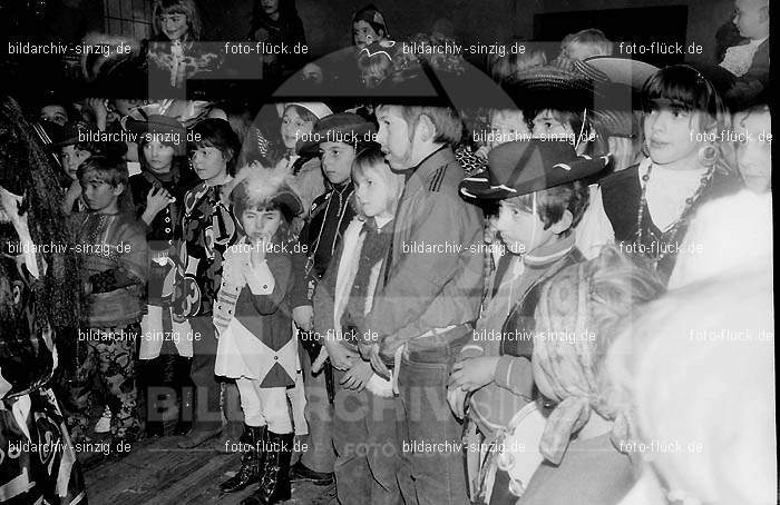 1972 Kinderkarneval des TV 08 ( Turnverein ) in Sinzig: KNTVTR-004027
