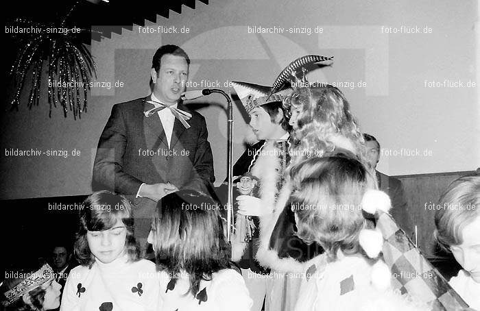 1972 Kinderkarneval des TV 08 ( Turnverein ) in Sinzig: KNTVTR-004032