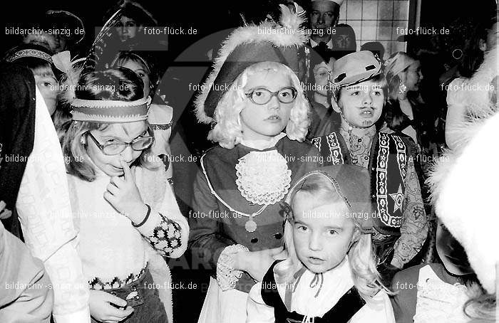 1972 Kinderkarneval des TV 08 ( Turnverein ) in Sinzig: KNTVTR-004034