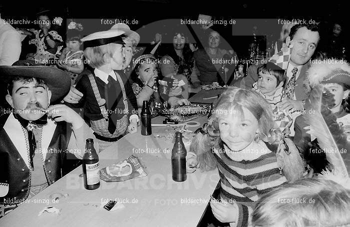 1972 Kinderkarneval des TV 08 ( Turnverein ) in Sinzig: KNTVTR-004039
