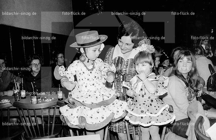 1972 Kinderkarneval des TV 08 ( Turnverein ) in Sinzig: KNTVTR-004041