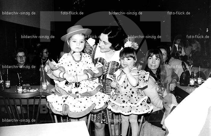 1972 Kinderkarneval des TV 08 ( Turnverein ) in Sinzig: KNTVTR-004042