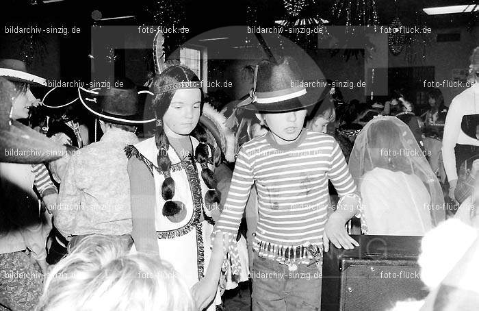 1972 Kinderkarneval des TV 08 ( Turnverein ) in Sinzig: KNTVTR-004043