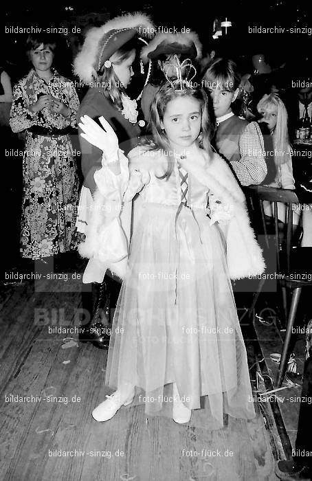 1972 Kinderkarneval des TV 08 ( Turnverein ) in Sinzig: KNTVTR-004051