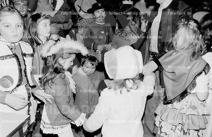 1972 Kinderkarneval des TV 08 ( Turnverein ) in Sinzig: KNTVTR-004055