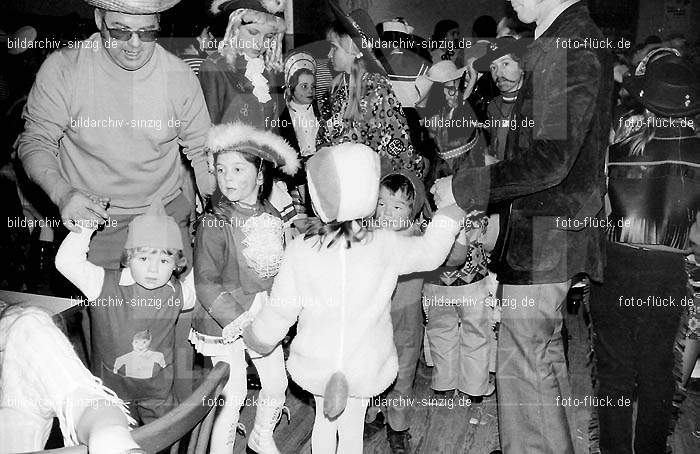 1972 Kinderkarneval des TV 08 ( Turnverein ) in Sinzig: KNTVTR-004059