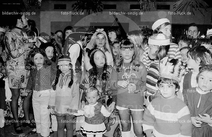 1972 Kinderkarneval des TV 08 ( Turnverein ) in Sinzig: KNTVTR-004062