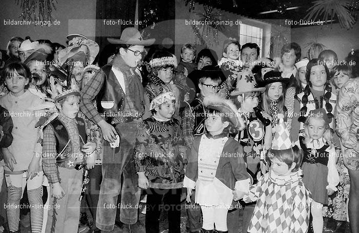 1972 Kinderkarneval des TV 08 ( Turnverein ) in Sinzig: KNTVTR-004063