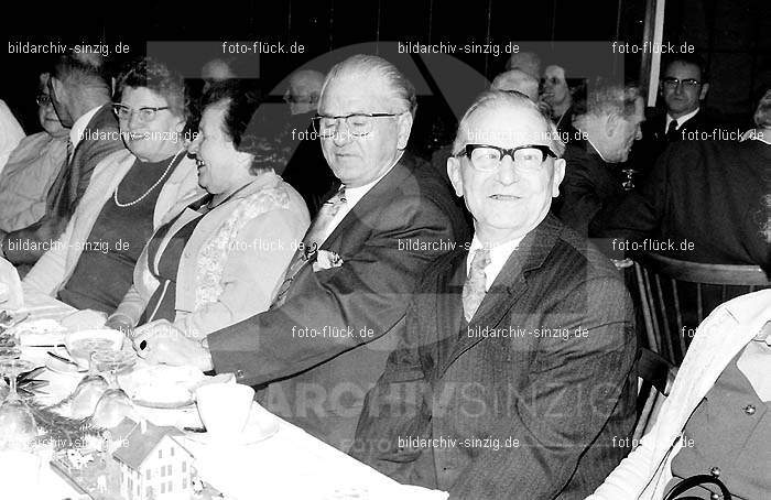 Arbeiter Wohlfahrt Weihnachtsfeier im Helenensaal 1972: RBWHWHHL-004079