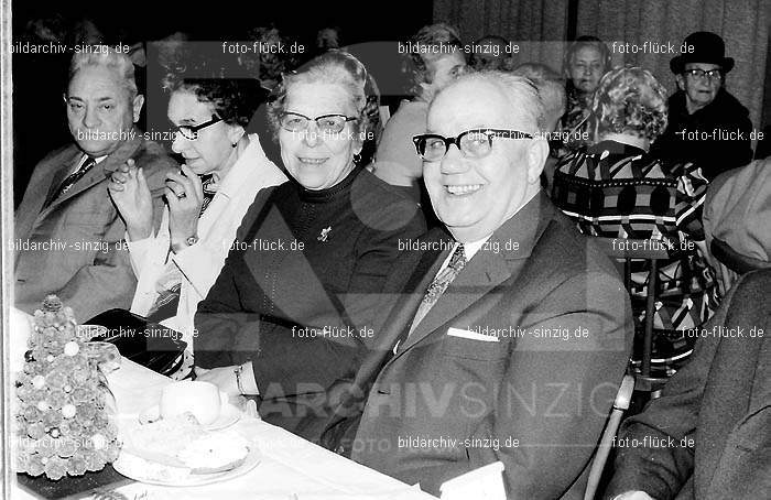 Arbeiter Wohlfahrt Weihnachtsfeier im Helenensaal 1972: RBWHWHHL-004082